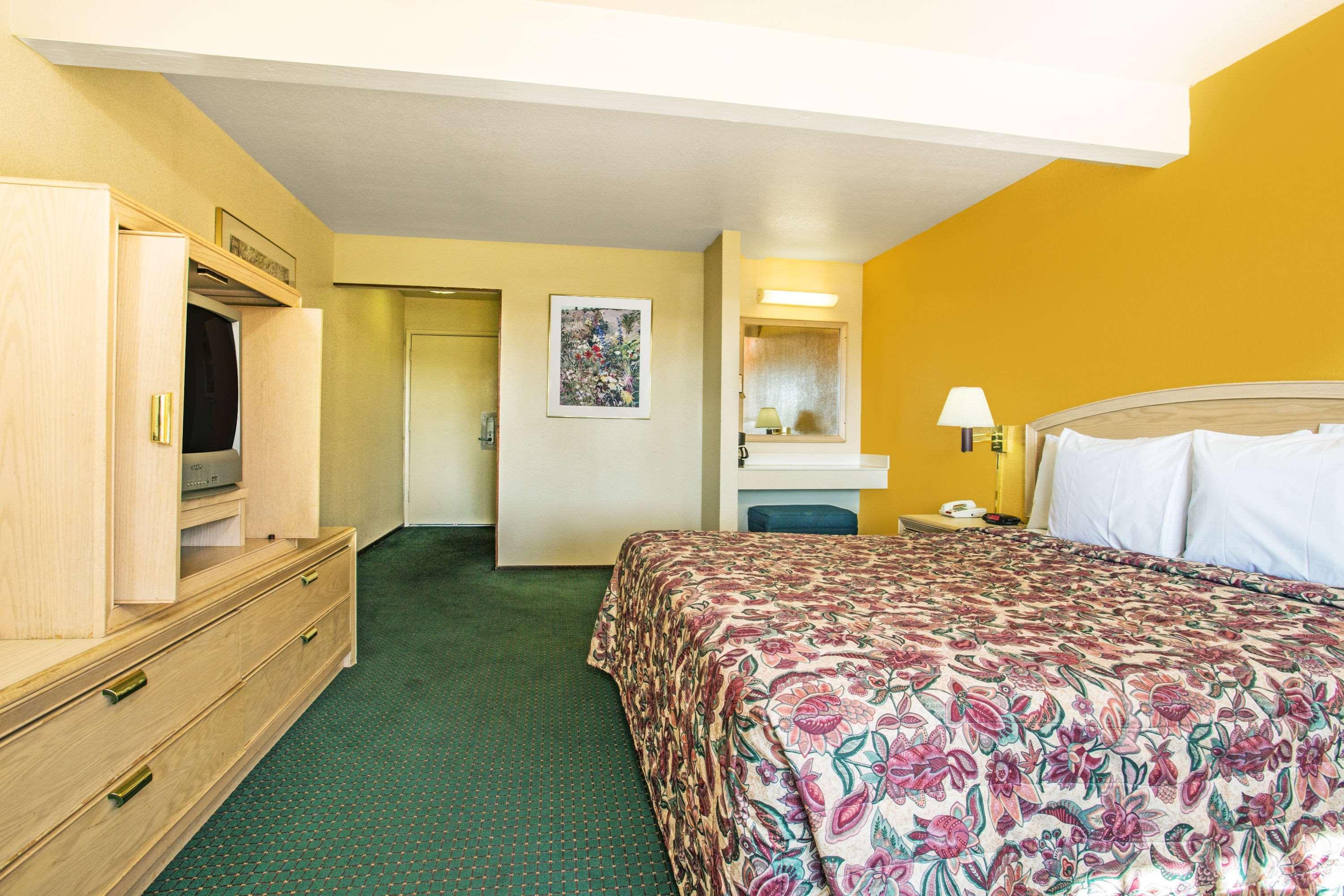 Travelodge By Wyndham *