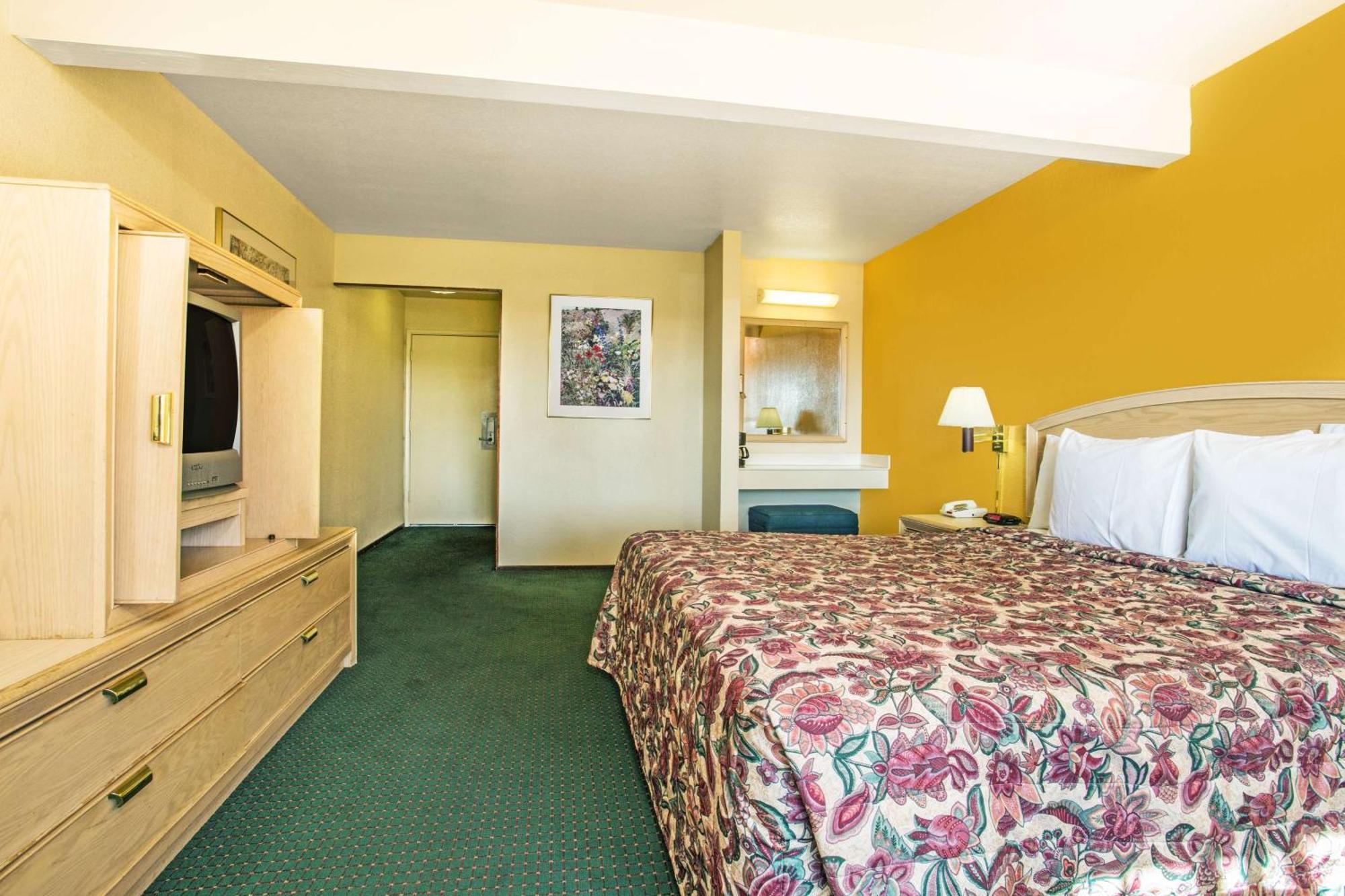 Travelodge By Wyndham *